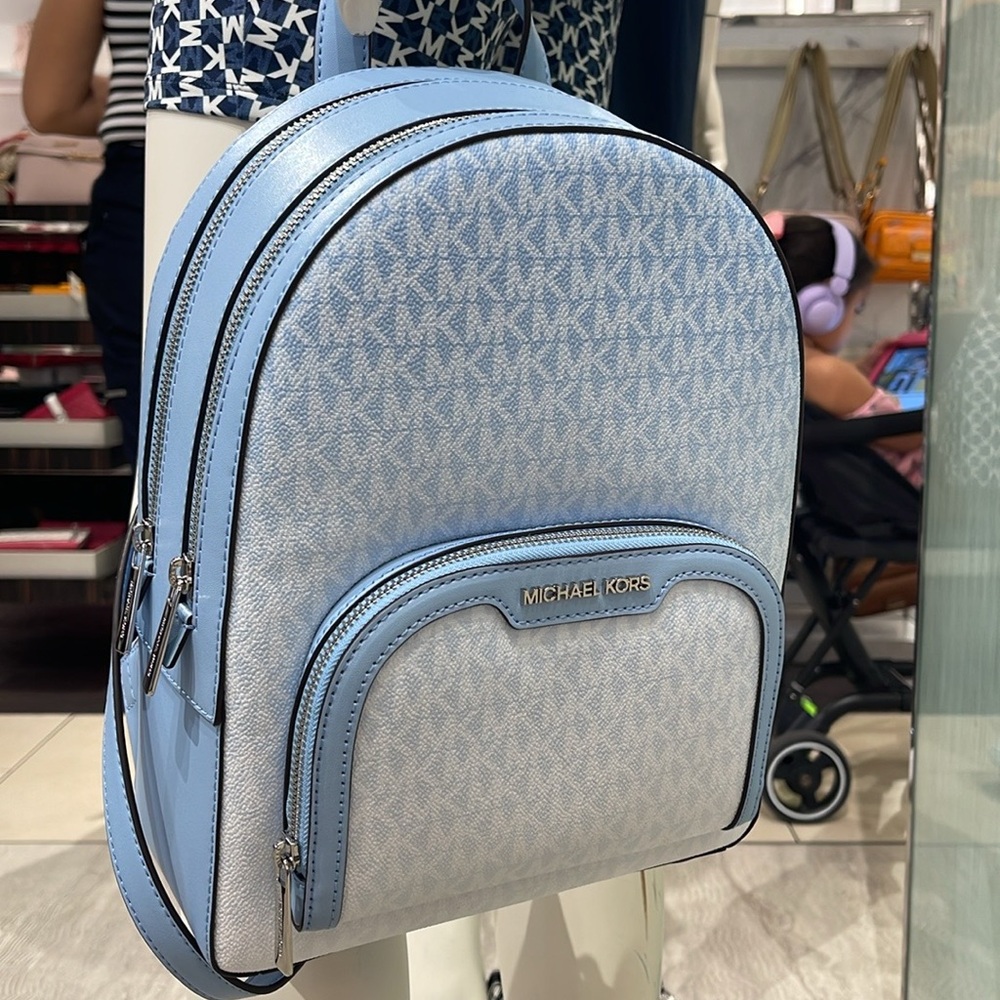 MICHAEL KORS Jaycee Medium Ombré Signature Logo Backpack
Light Sky
NWT - Picture 9 of 16
